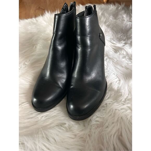 Simply by Vera wang simply by vera a black booties cut out size 6 medium with 2. - Picture 1 of 6